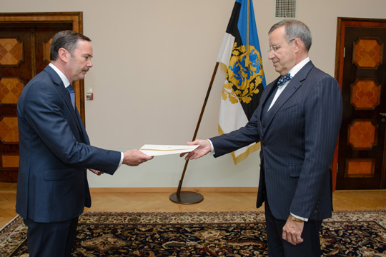 Ambassador Flood presents his credentials to President Toomas Hendrik Ilves.