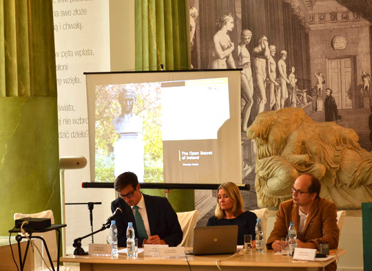 Dr. Conor Mulvagh of University College Dublin presenting on the different visions of an independent Ireland in 1916 on a panel with Dr. Bożena Cierlik (UCC), Dr. August Grabski (University of Warsaw) and Dr. Michał Leśniewski (University of Warsaw)