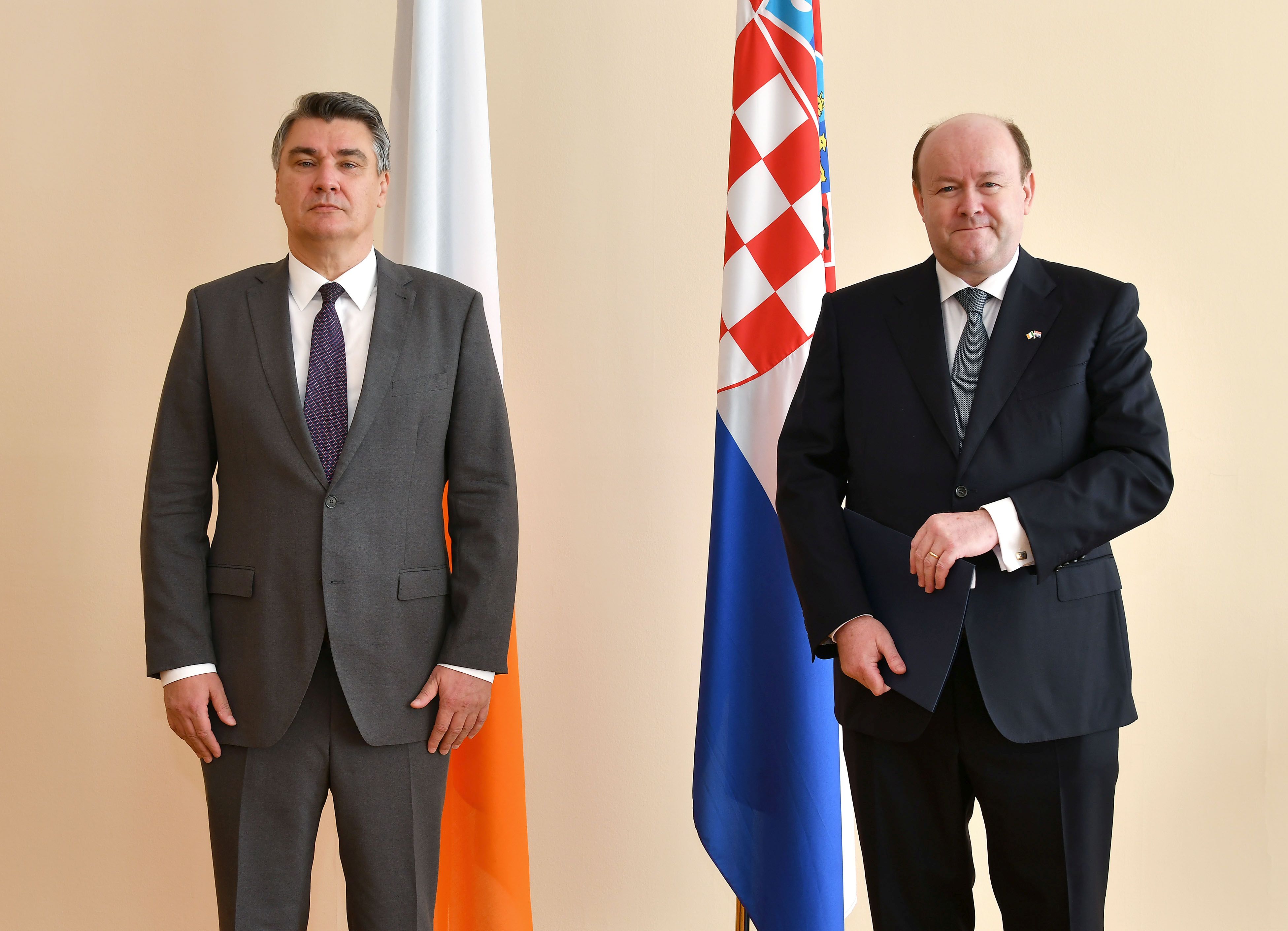 Ambassador Dowling presents credentials to Croatian President