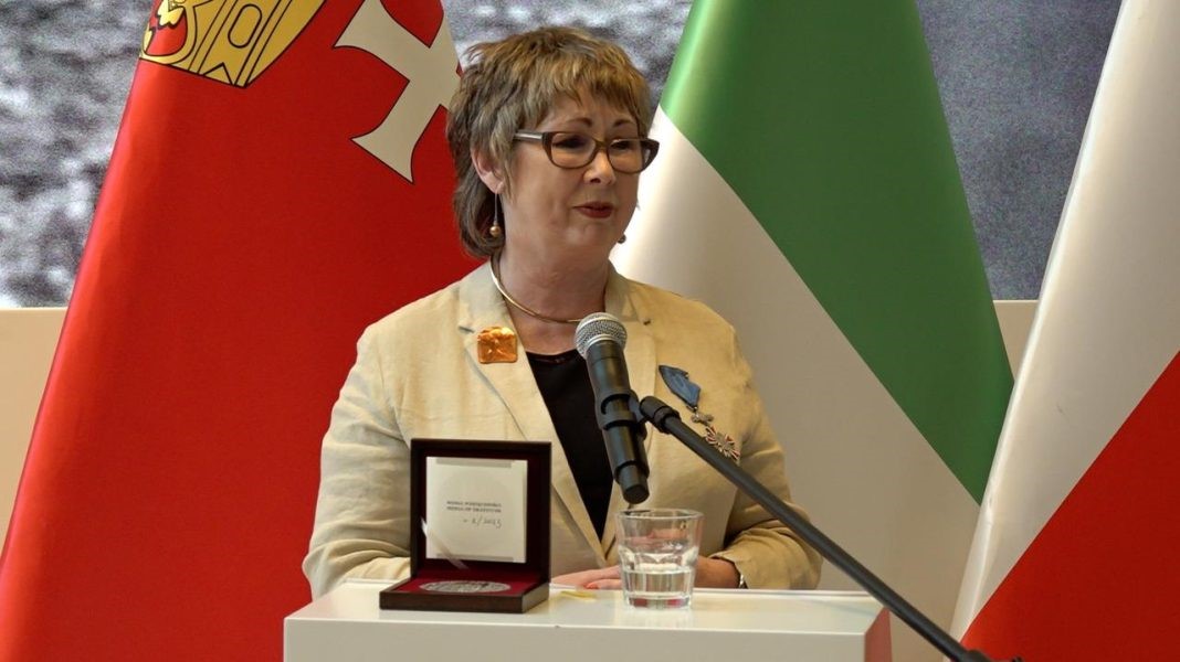 Dr. Jacqueline Hayden receives Medal of Gratitude