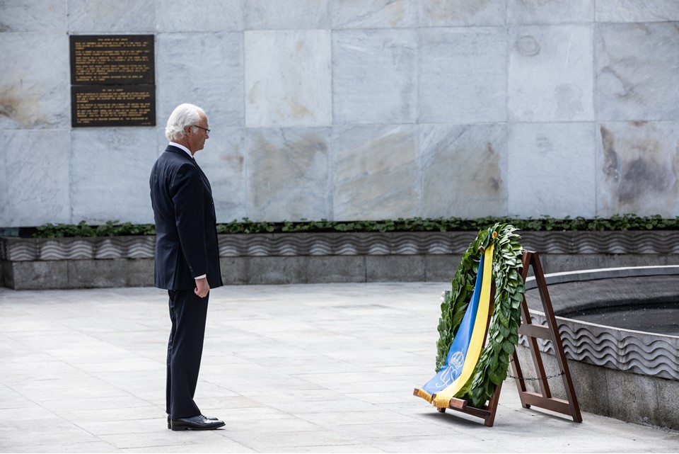 King Carl XVI Gustaf of Sweden lays a wreath at the Garden of Remembrance in memory of those who gave their lives in the cause of Irish freedom.